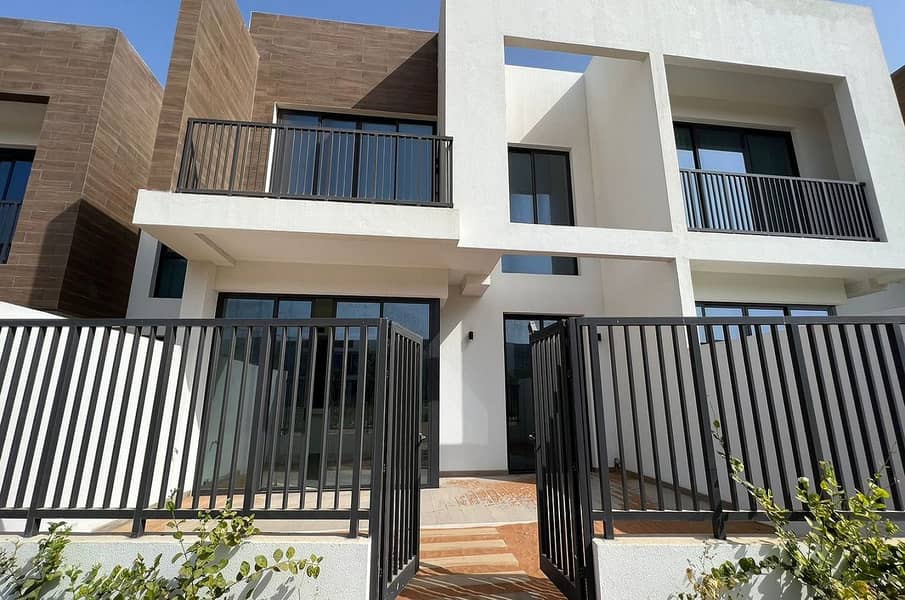 Glamorous and Attractive Townhouse in Mina Al Arab