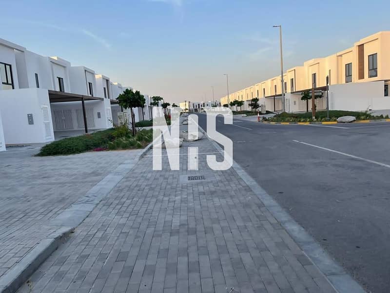 Modern & cozy townhouse in Al Ghadeer 2 | Ready to move in
