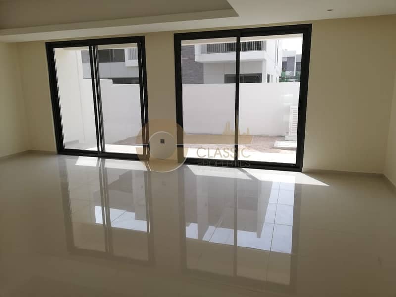 4 Bed+Maid\'s| Gated community| Closed Kitchen|