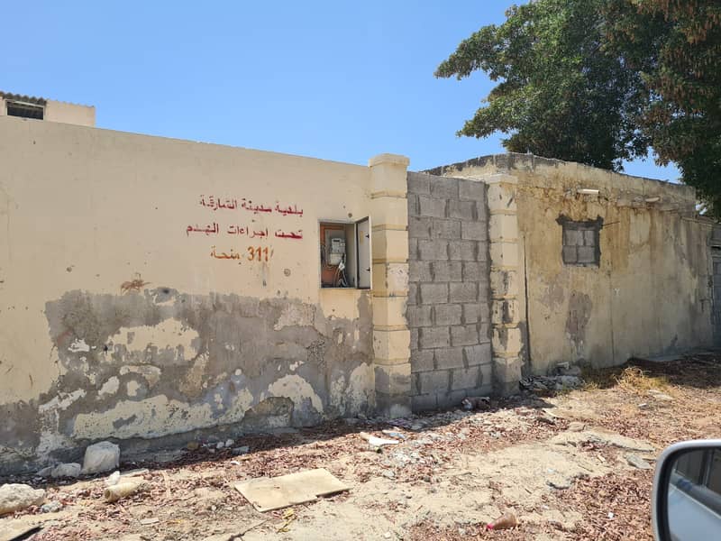 For sale an old house for demolition in Sharjah Qadisiyah . .