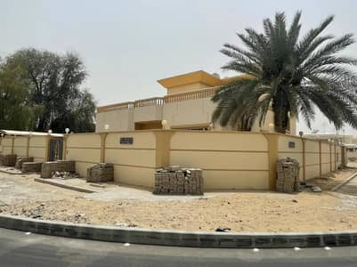4 Bedroom Villa for Sale in Wasit Suburb, Sharjah - Corner villa in Wasit for sale