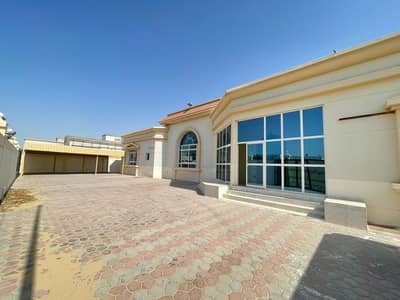 Spacious  8 bedroom villa for rent in al Jurif 2 Ajman