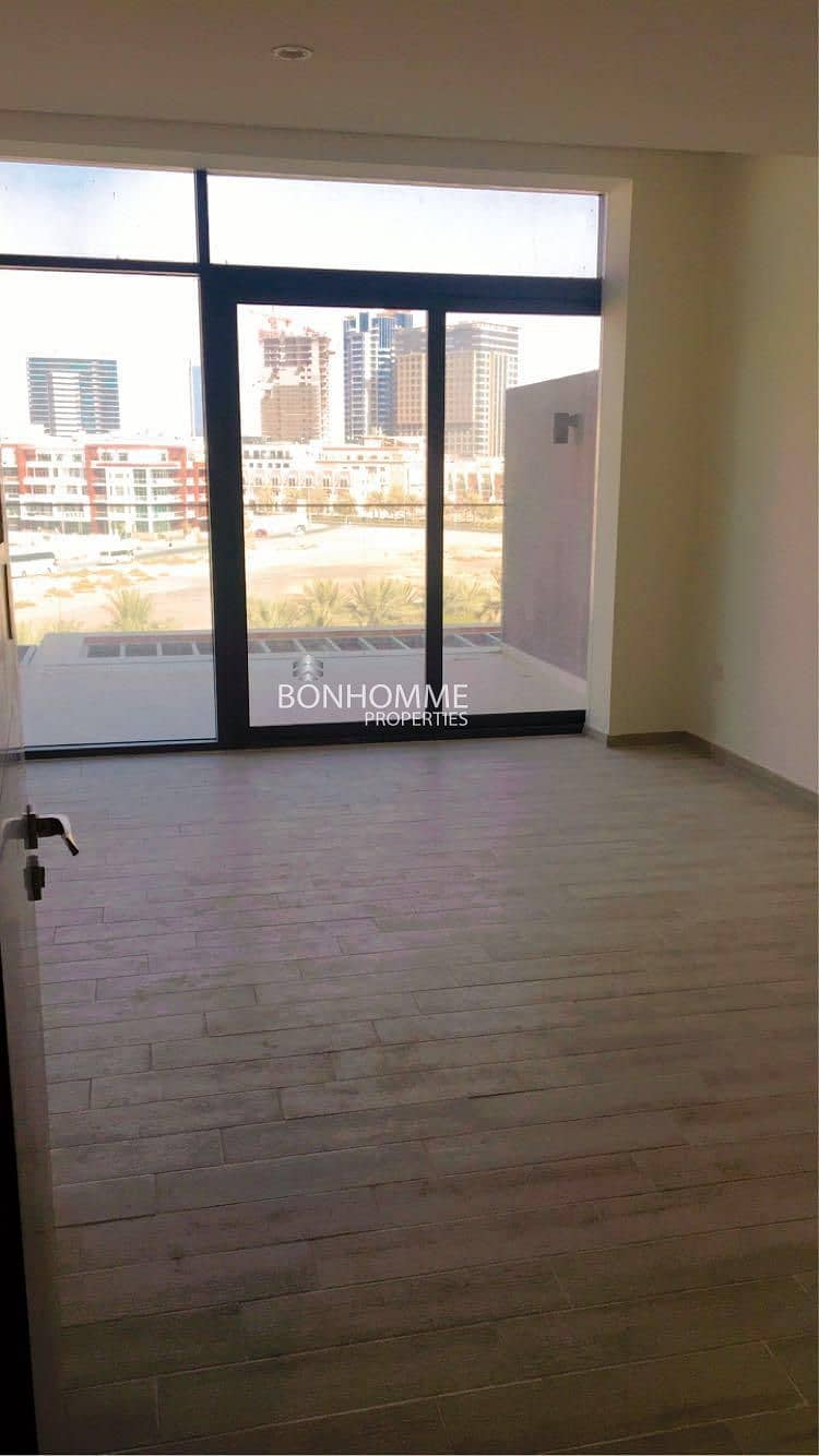 PRECIOUS APARTMENT / HUGE AREA 1100 SQFT / BIG BALCONY / FULLY FITTED KITCHEN
