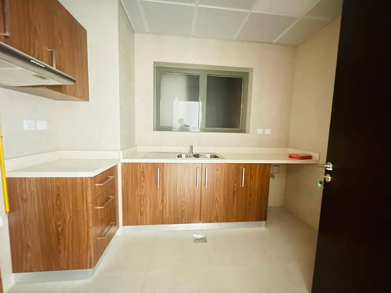 شقة في مجمع دبي ريزيدنس 1 غرف 41000 درهم - 6447447