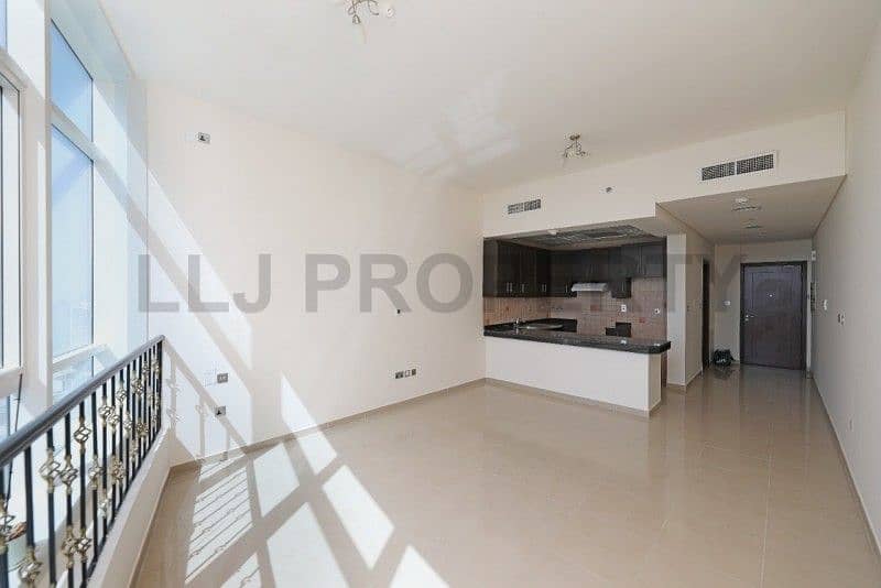 Lovely studio with great layout!  Bright and spacious
