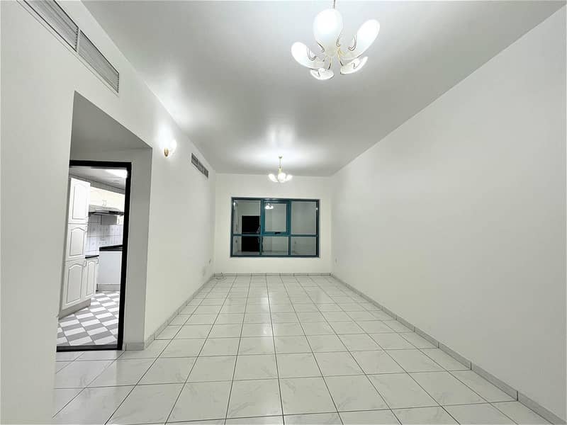 شقة في برج سعيد 1،شارع الشيخ زايد 1 غرفة 54000 درهم - 5939806