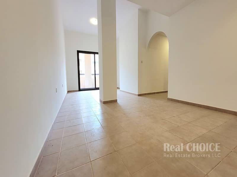 Spacious 2BR Apartment | No commissions | 6 Cheques