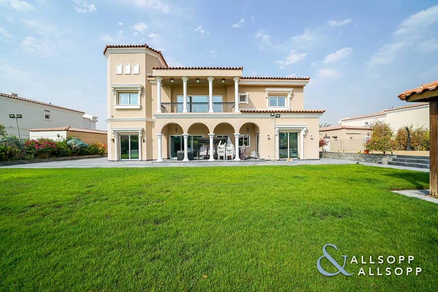 Huge Private Plot | Private Pool | 6 Bed