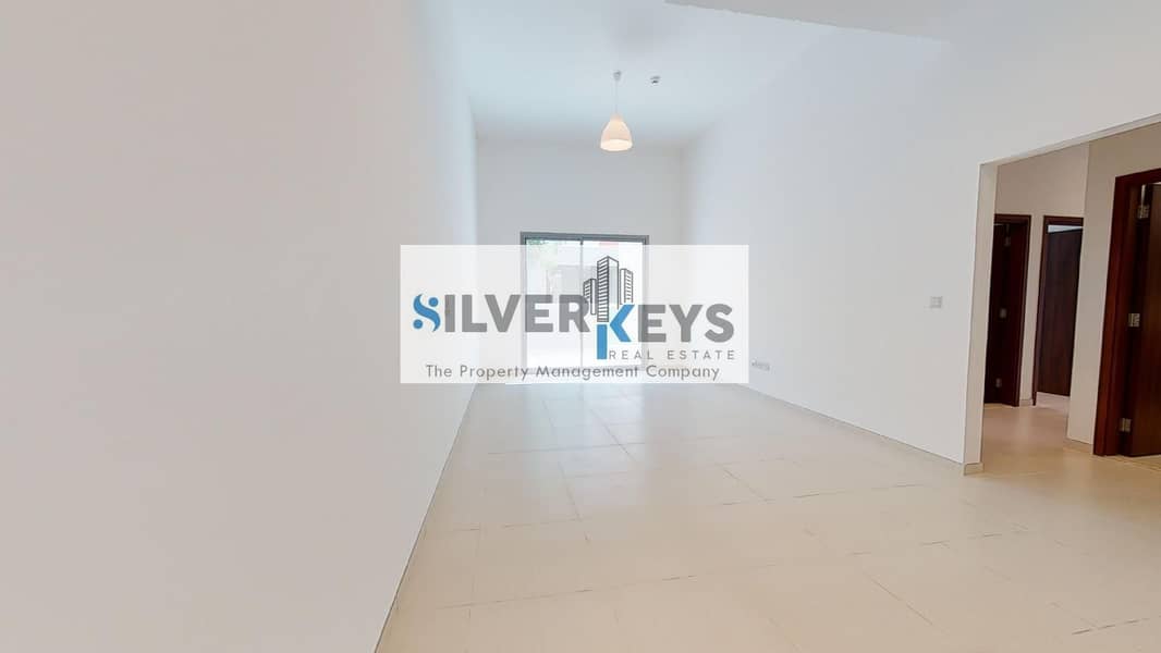 SPACIOUS FLAT WITH BALCONY + ALL AMENITIES