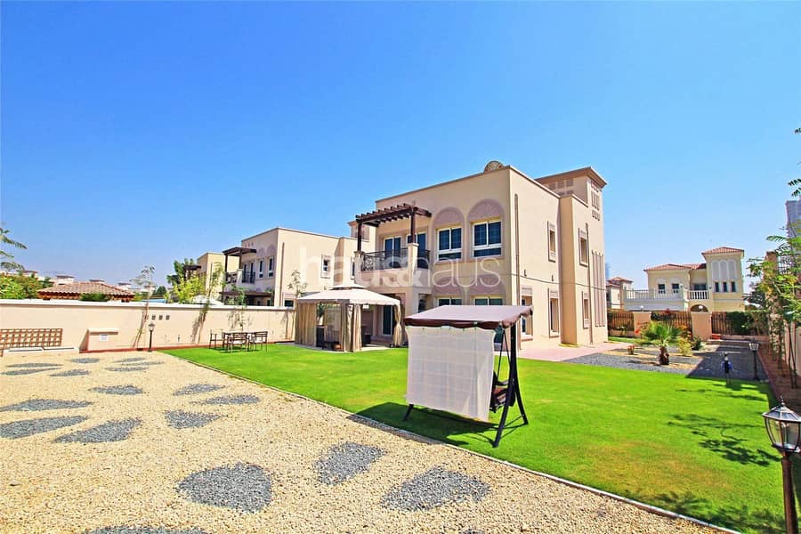 位于朱美拉三角小镇(JVT)，JVT第8区 2 卧室的别墅 3550000 AED - 6473735