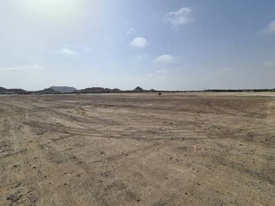 Plot for Sale in Masfoot, Ajman - Residential land for sale in installments in Masfout, a very special price on Dubai Hatta Street