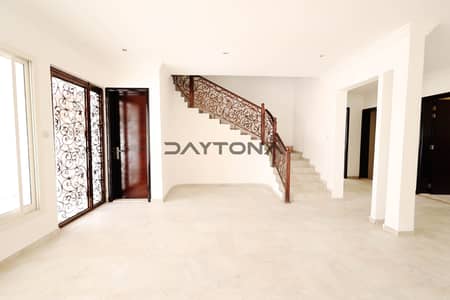 3 Bedroom Villa for Sale in Jumeirah, Dubai - Well Maintained | Great Location | 3BR