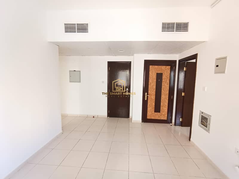 Квартира в Аль Кулайя，Бич Апартментс, 2 cпальни, 23000 AED - 6371232