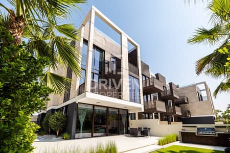 4 Bedroom Villa for Sale in Jumeirah, Dubai - Upgraded 4 BR Villa with Tranquil Design
