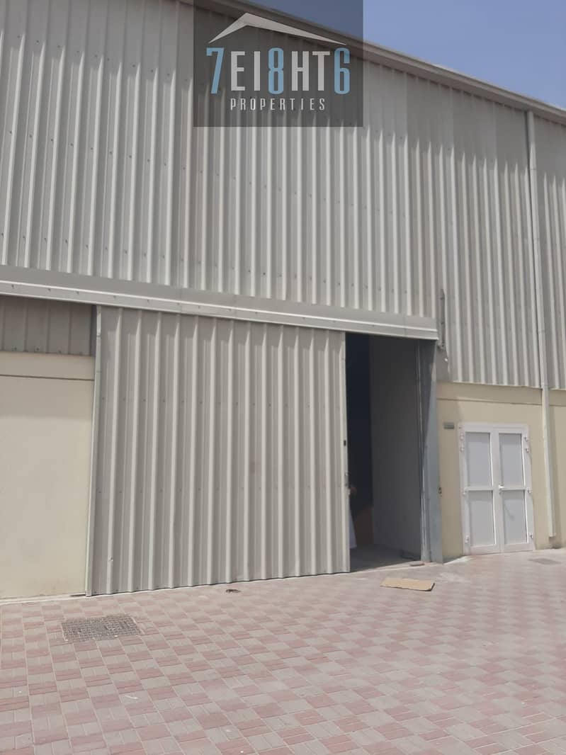Showroom : 4,600 sqft for rent in Ras Al Khor