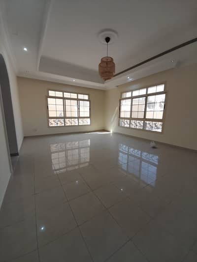 10 Bedroom Villa Compound for Rent in Al Maqtaa, Abu Dhabi - Amazing 10 bedroom  full villa compound  available bainal jasreen close to maktha bridge yearly Aed 260k