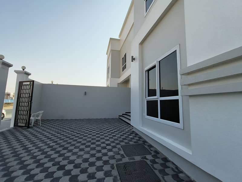 04 Beds Brand New Villa For Rent