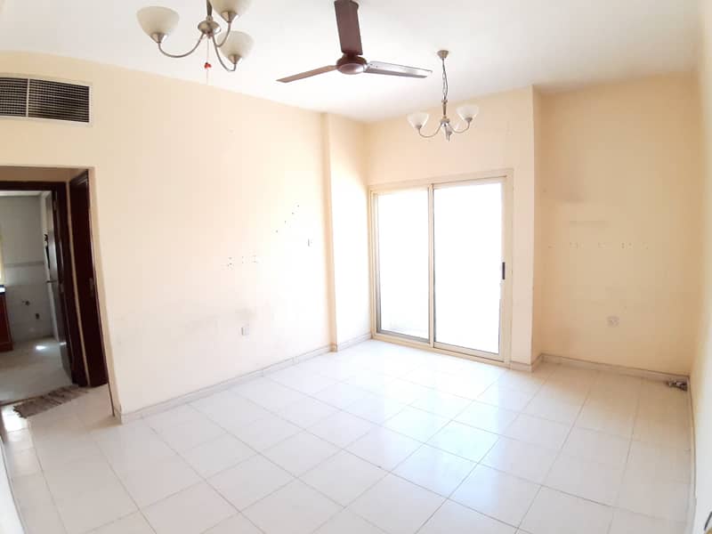 Family 1 Bedroom/Flat with Balcony Central Ac 6 Cheques Payment On the road bldg