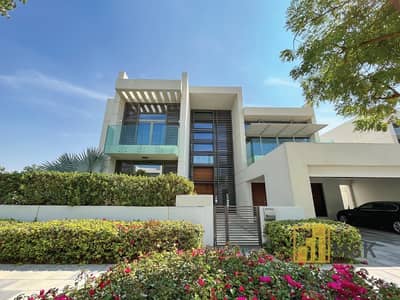 Luxury 5 Bed Villa | Near Lagoon | Contemporary Architecture