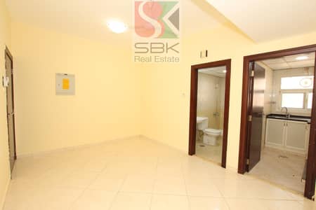 Studio for Rent in Al Jafiliya, Dubai - Huge Studio  Available Next To Satwa Bus Station