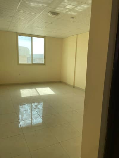 شقة 2 غرفة نوم للايجار في منطقة الإمارات الصناعية الحديثة، أم القيوين - room