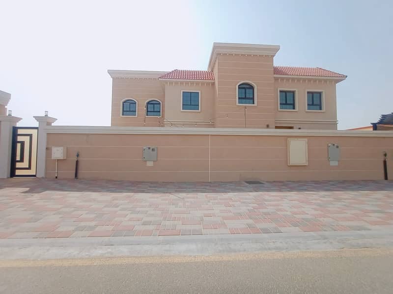 Luxurious brand new 4 bhk villa available. just 85k in 4 payment,good loctain hoshi sharjah airport