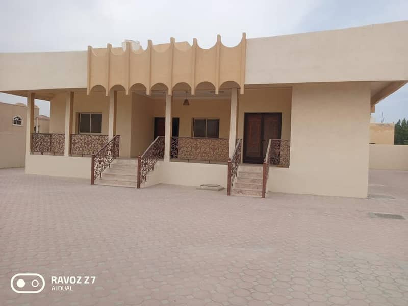 Commercial villa for rent in Ajman Al Rawda area  On asphalt street  Suitable for any business  Consists of 4 bedrooms, majlis and lounge  No air cond