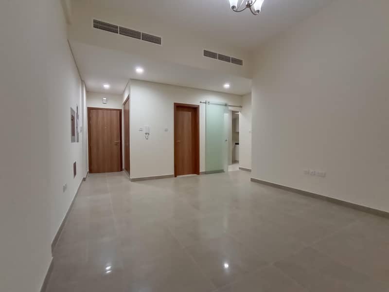 شقة في ليوان 1 غرفة 35000 درهم - 6438119