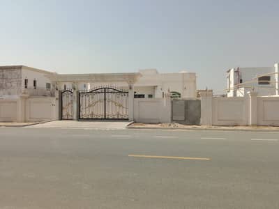 For sale a new villa for sale in Al Mizhar, Dubai, with electricity and central air conditioning