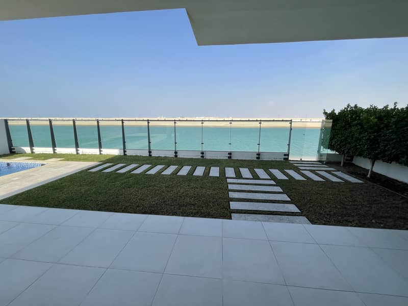 Free hold 5 master bedroom’s villa for sale:33,29000 AED with private beach