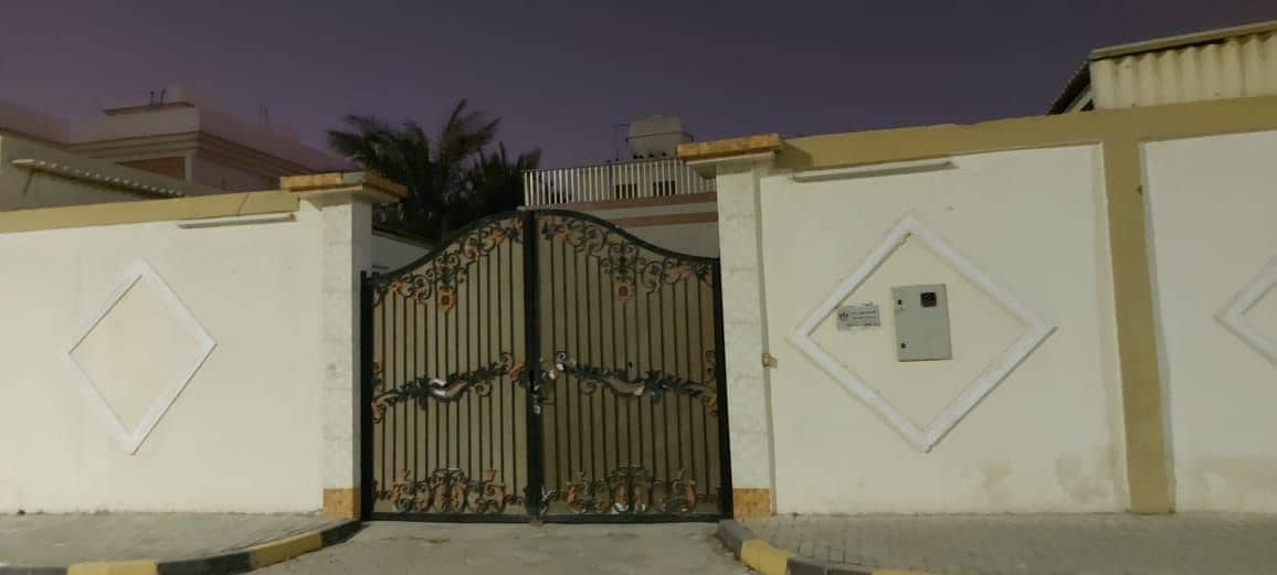 Villa for rent good price in Sharjah - Al Azrah