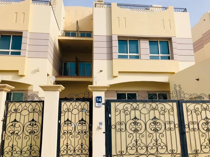 Вилла в Халифа Сити, 4 cпальни, 160000 AED - 6448455