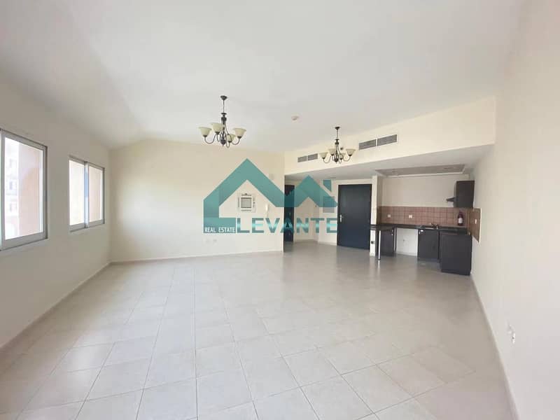 Spacious|Near to Circle Mall|Well-Kept