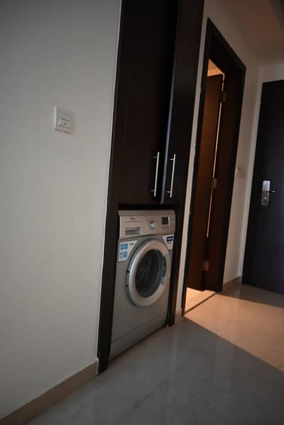 Vacant l Newly-Renovated Furnished Studio