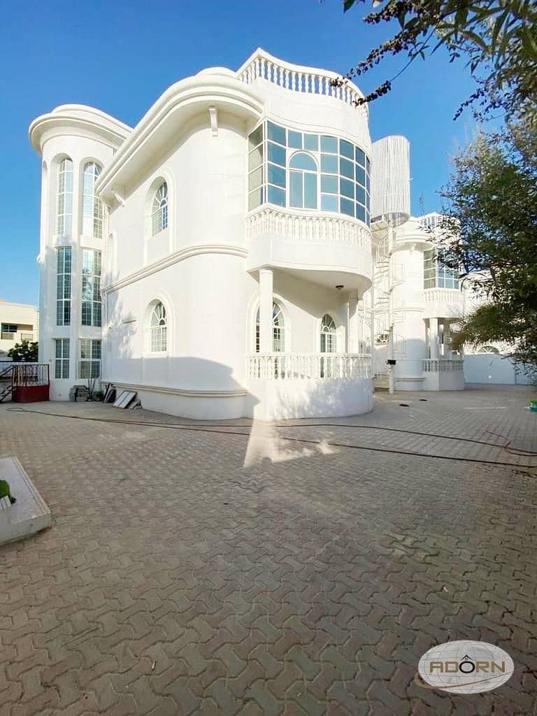 Wonderful/Huge commercial villa  with elevator in Umm Suqeim 2, Al wasl road