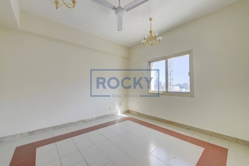 1 B/R| Central Split A/C| Reserved Parking | Bur Dubai