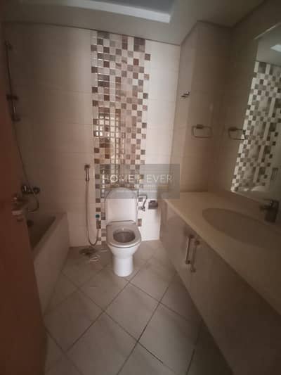 2 Bedroom Flat for Rent in Jumeirah Village Circle (JVC), Dubai - Chiller Free | Close to Exit | Vacant | Flexible Cheques
