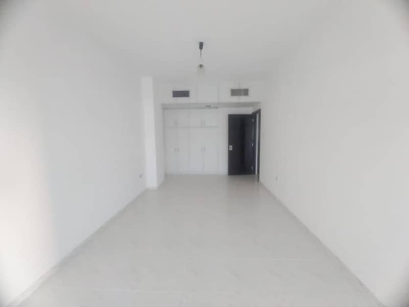 HUGE & SPACIOUS 2BHK AFFORDABLE FLAT  CHILLER FREE  NEAR TO METRO