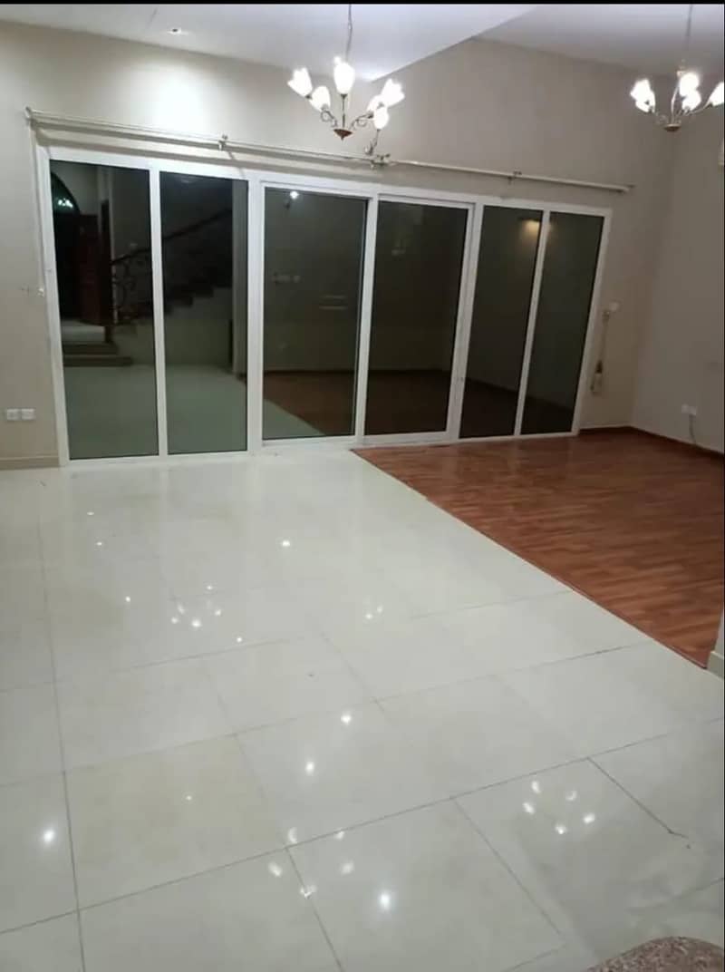 Villa for rent two floors in Al-Rawda 2, very clean, very special location