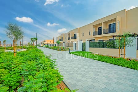 4 Bedroom Townhouse for Sale in Town Square, Dubai - Something a little different, 4br Middle