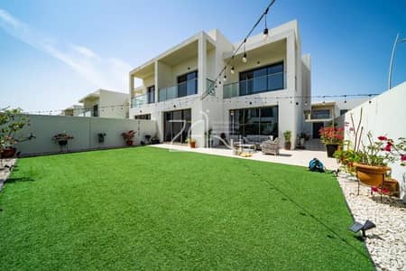 3 Bedroom Villa for Sale in Yas Island, Abu Dhabi - Corner Luxury 3 BR Villa Type X with Large Garden