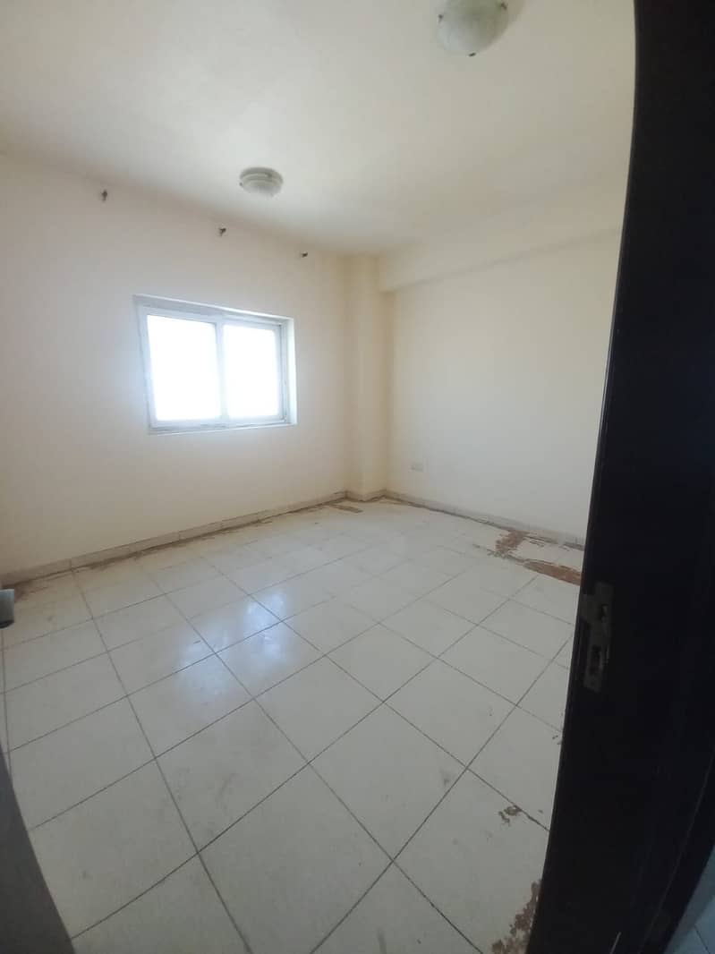 For rent - 1bedroom - 13 thousand- in Sharjah Al-Nabaa
