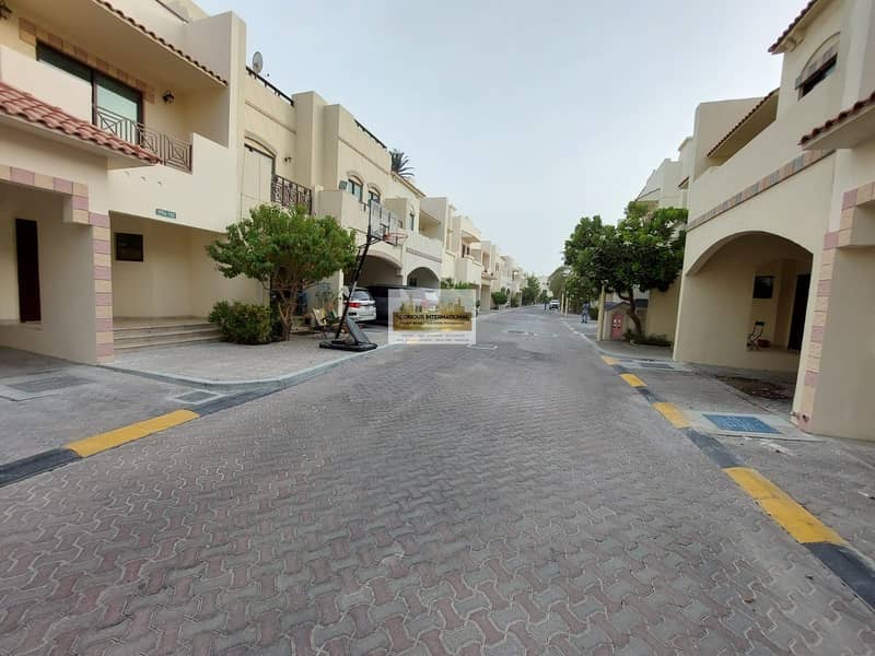 CT-Awesome 5BR Villa w/ Parking Khalidiya Village