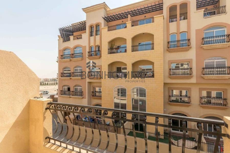 Townhouse available for 1.7 M in center of Dubai