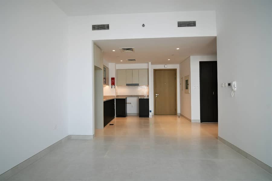 1BR High Floor l Spacious Layout.