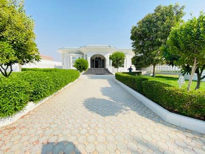 Beautiful layout 5bed independent mulhaq villa with beautiful garden just 120k