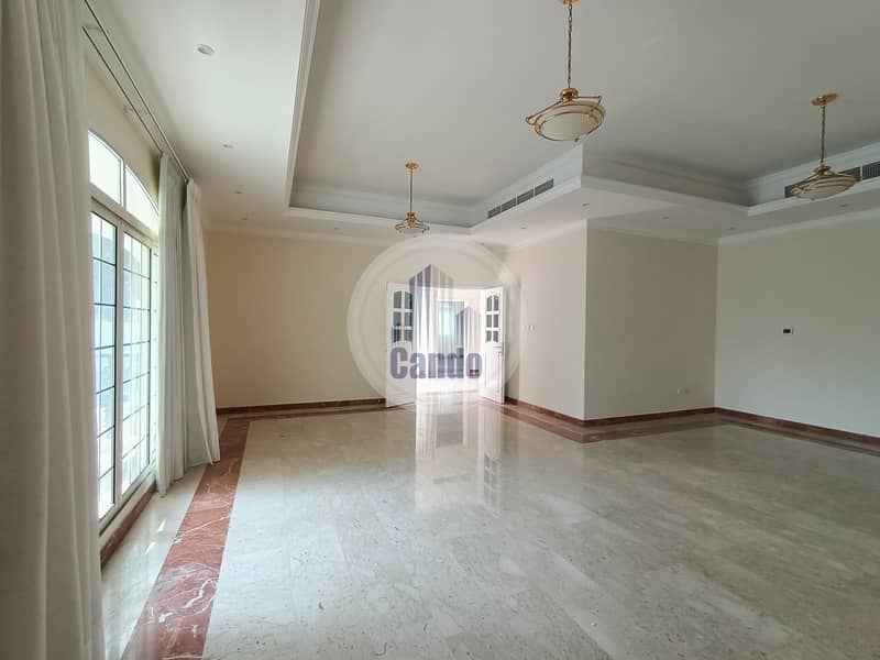 Massive 5 Bedroom with Private Pool / Vacant