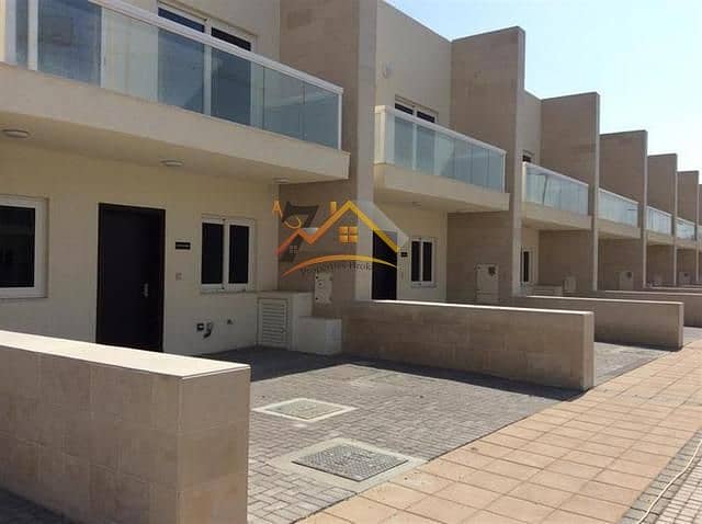 Single row 3bed  room +maids room  villa for rent in warsan village only 90000