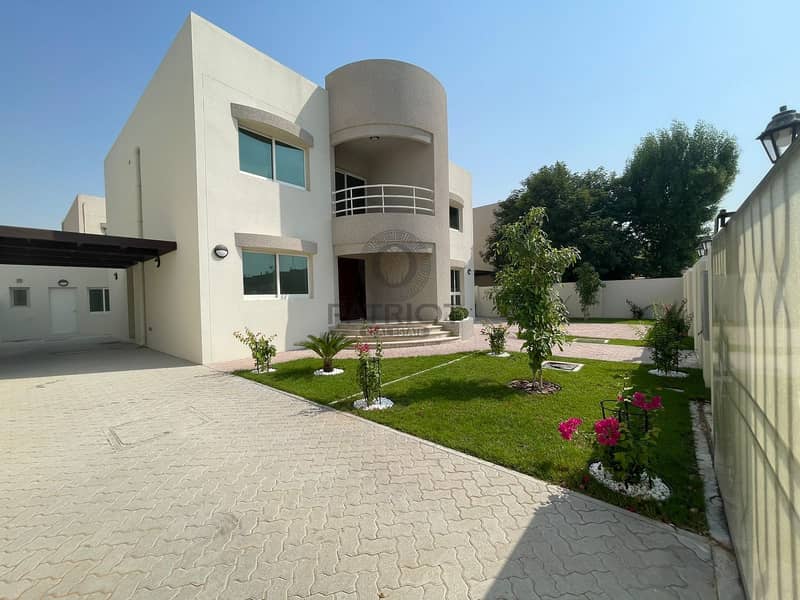 WELL-MAINTAINED 4 BEDROOM VILLA
