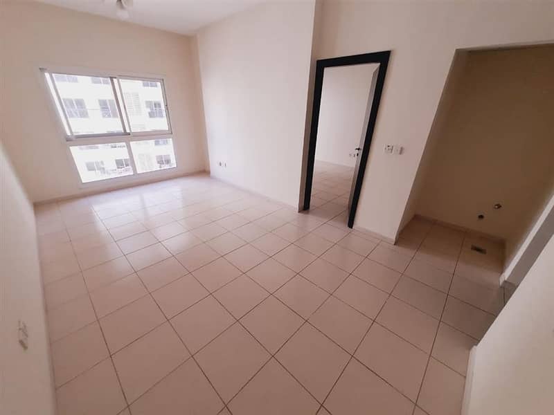 CBD BUILDING | BRIGHT ONE BEDROOM WITH BALCONY | COVERED PARKING